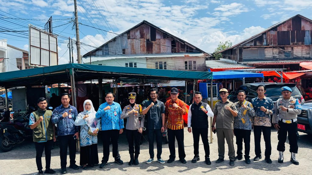 SATGAS SABER PELANGGARAN KEAMANAN DAN MUTU PANGAN MELAKSANAKAN KEGIATAN GERAKAN PASAR MURAH (GPM) SERENTAK DI WILAYAH HUKUM POLRES PESISIR BARAT