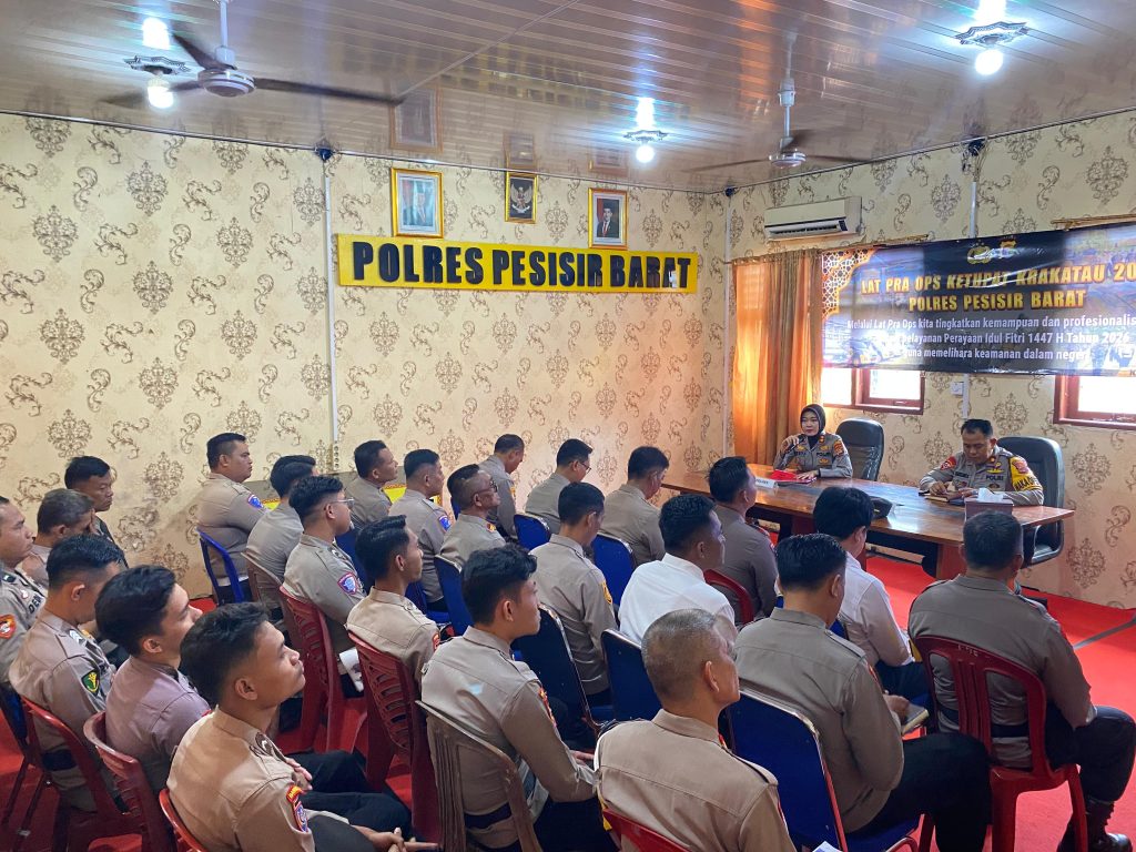 PASTIKAN KESIAPAN PERSONEL, KAPOLRES PESISIR BARAT PIMPIN LATPRAOPS KETUPAT KRAKATAU 2026