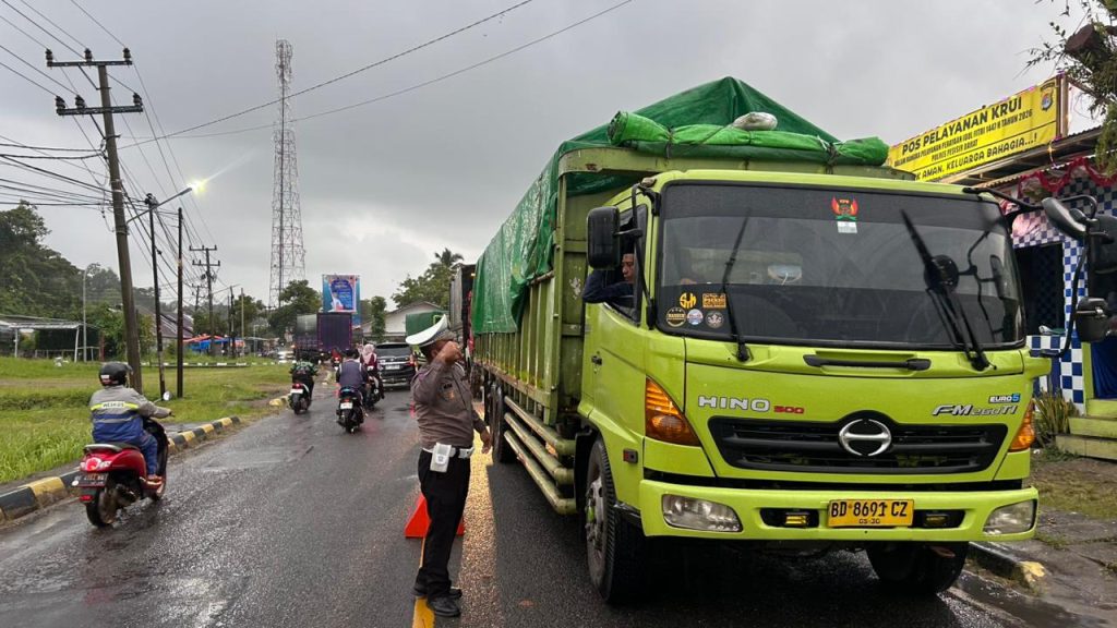 SATLANTAS POLRES PESISIR BARAT BERIKAN TEGURAN KENDARAAN R6 BERSUMBU 3 DALAM OPERASI KETUPAT KRAKATAU 2026