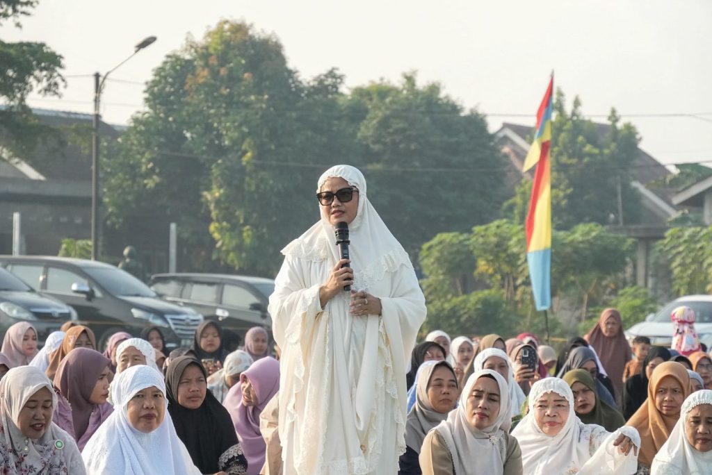 Idulfitri Pemkab Lamtim Tidak Ada Open House, Bupati Ela Pilih Berbagi Santunan di Jabung