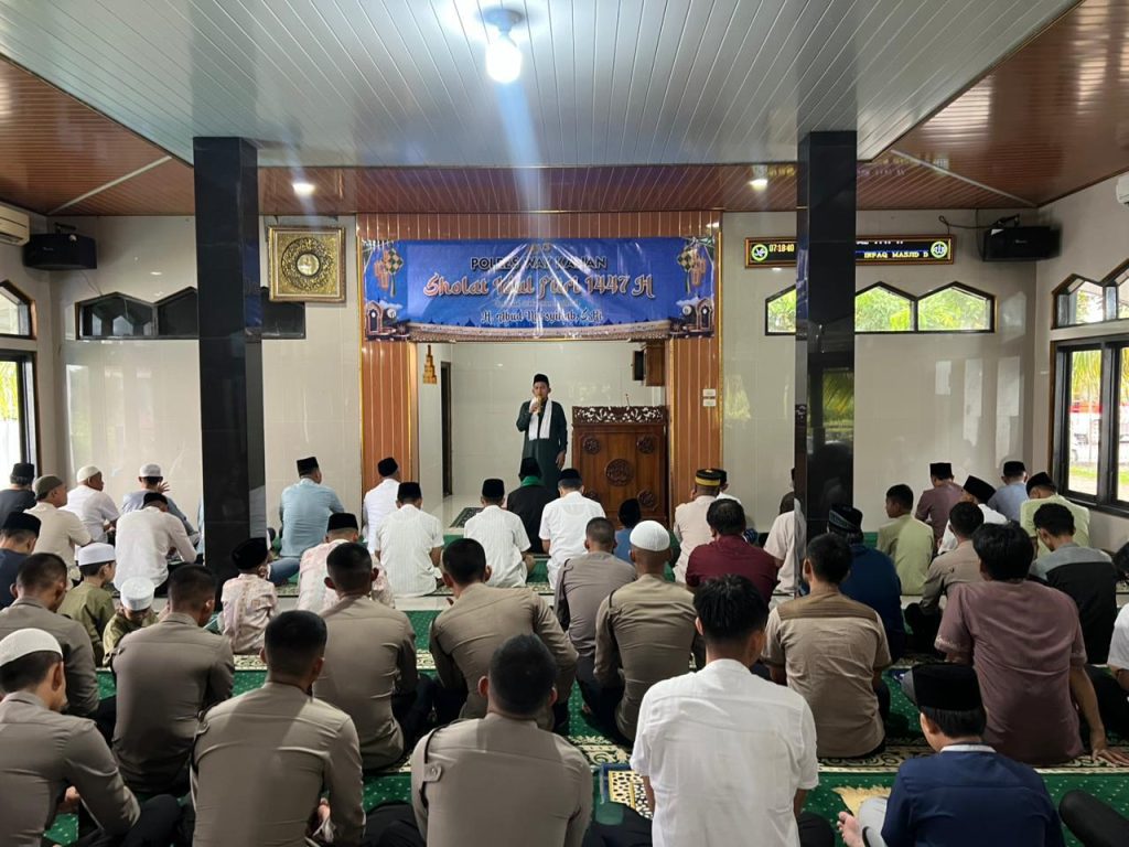 Polres Way Kanan Bersama Warga Gelar Sholat Idul Fitri 1447 H