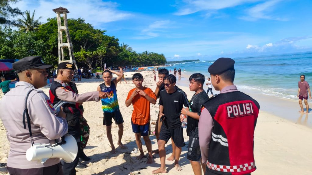 SAT SAMAPTA POLRES PESISIR BARAT LAKSANAKAN PENGAMANAN DAN PATROLI DI OBJEK WISATA PANTAI