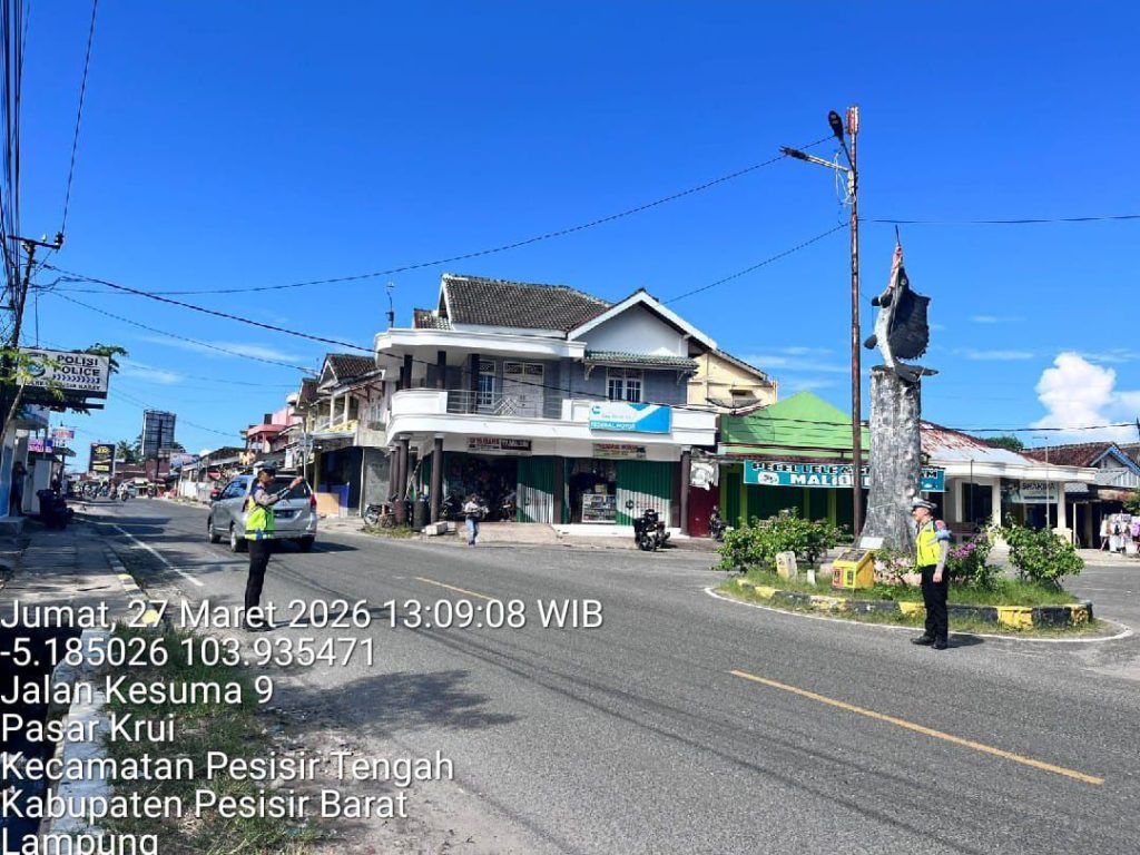 SATLANTAS POLRES PESISIR BARAT LAKSANAKAN PAM RAWAN SIANG GUNA LANCARKAN ARUS LALU LINTAS