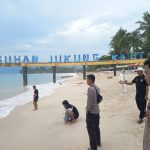 DEMI KEAMANAN WISATAWAN, POLSEK PESISIR TENGAH INTENSIFKAN MONITORING DI PANTAI LABUHAN JUKUNG