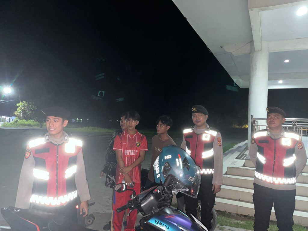 USAI LIBUR LEBARAN PATROLI MALAM DI TINGKATAN SAT SAMAPTA POLRES PESISIR BARAT CEGAH GANGGUAN KAMTIBMAS