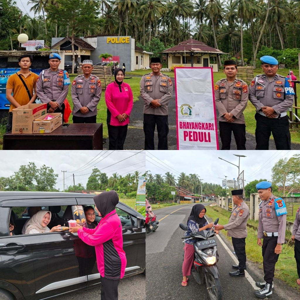 MENJELANG WAKTU BERBUKA PUASA,  POLSEK PESISIR SELATAN BERSAMA BHAYANGKARI BAGIKAN TAKJIL KEPADA MASYARAKAT