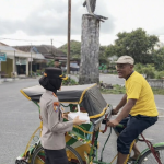 POLWAN POLRES PESISIR BARAT BERBAGI TAKJIL DI BULAN SUCI RAMADAN