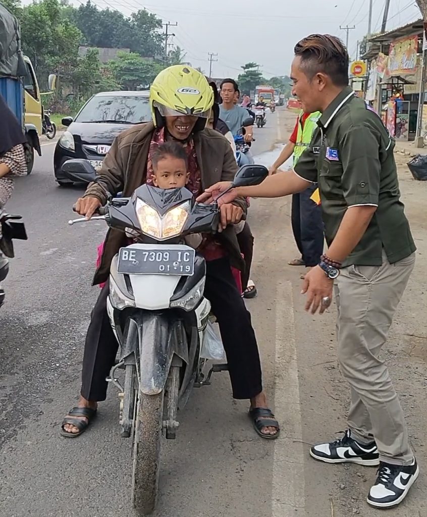 Pengurus SMSI Lampung Timur Buka Puasa Bersama Dan Berbagi Takjil