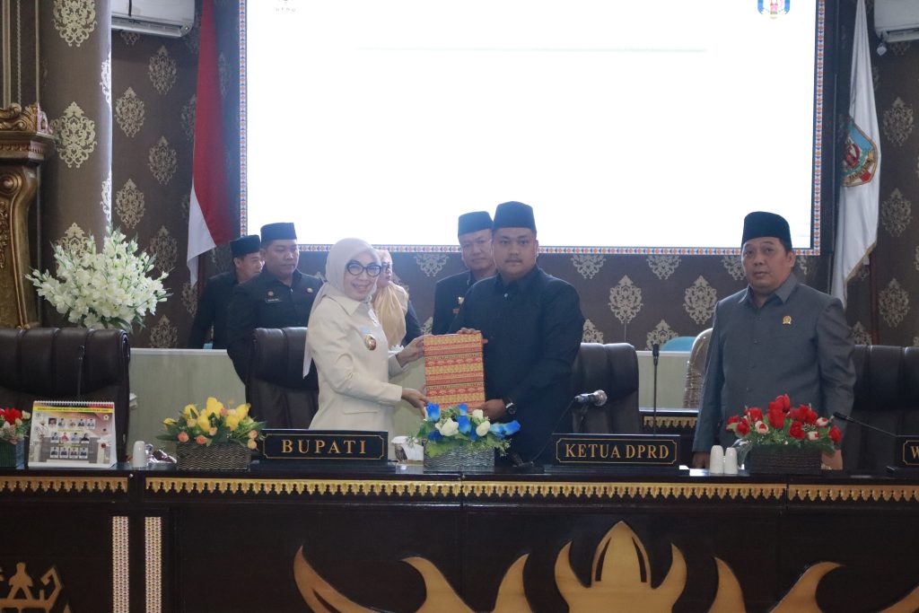Bupati Ayu Asalasiyah Sampaikan LKPJ 2025 di Rapat Paripurna DPRD Kabupaten Way Kanan