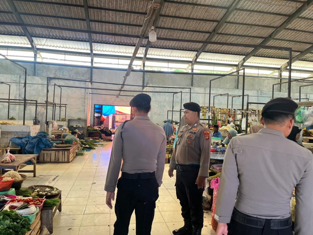 HADIR DI TENGAH MASYARAKAT, SAT SAMAPTA BERIKAN PESAN PESAN KAMTIBMAS DI PUSAT PERBELANJAAN