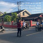 CEGAH KEMACETAN, SAT SAMAPTA POLRES PESISIR BARAT LAKUKAN PENGATURAN DI SEJUMLAH TITIK RAWAN 