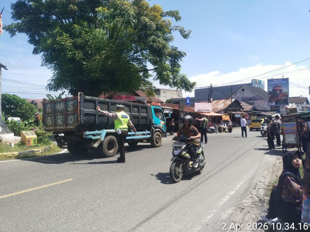 MENEKAN ANGKA KECELAKAAN, SATLANTAS POLRES PESISIR BARAT GELAR PAM RAWAN SIANG