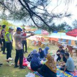 POLRES PESISIR BARAT BERIKAN RASA AMAN MELALUI PATROLI OBJEK WISATA DI PANTAI LABUHAN JUKUNG