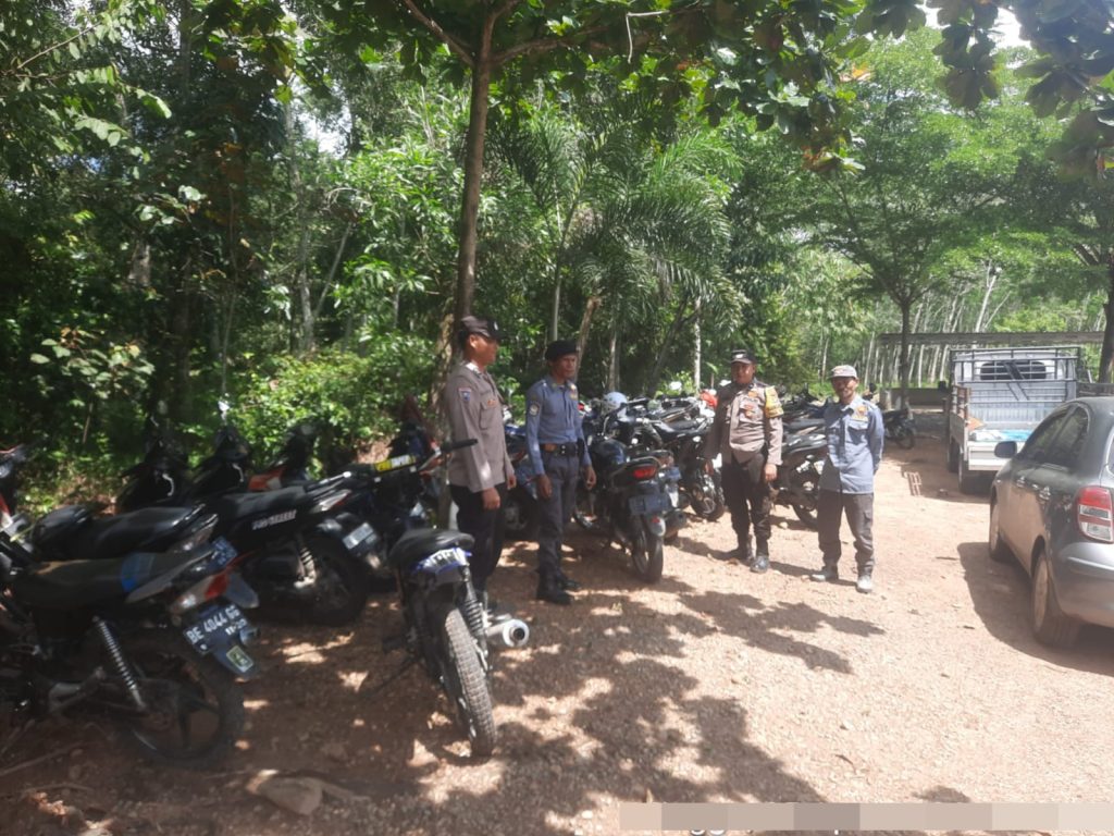 Polsek Way Tuba Terjunkan Personel Amankan Perayaan Ibadah Paskah di Gereja Santa Maria Ramsai