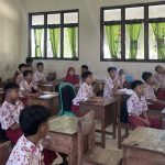 UNIT KAMSEL SATLANTAS POLRES PESISIR BARAT GELAR “GO TO SCHOOL” DI SDN 08 KRUI