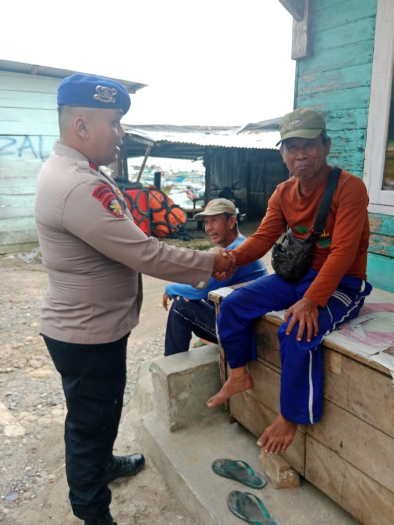 ANGGOTA SAT POLAIRUD MELAKSANAKAN BINMAS AIR