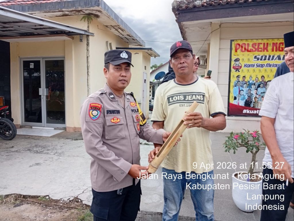 POLSEK NGARAS MEMBAGIKAN KENTONGAN KEPADA MASYARAKAT