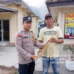 POLSEK NGARAS MEMBAGIKAN KENTONGAN KEPADA MASYARAKAT