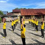 JAGA KEBUGARAN DAN PERKUAT SOLIDITAS, PERSONEL POLRES PESISIR BARAT GELAR OLAHRAGA BERSAMA