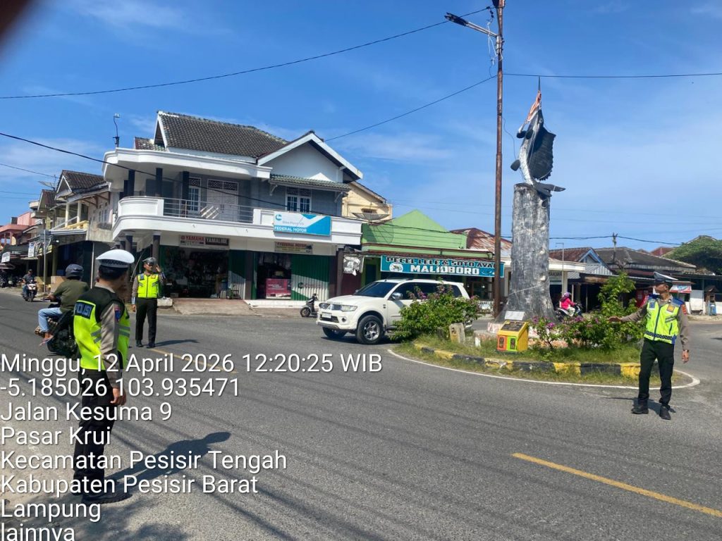 SATLANTAS POLRES PESISIR BARAT GELAR PAM RAWAN SIANG DI SIMPANG TUGU TUHUK