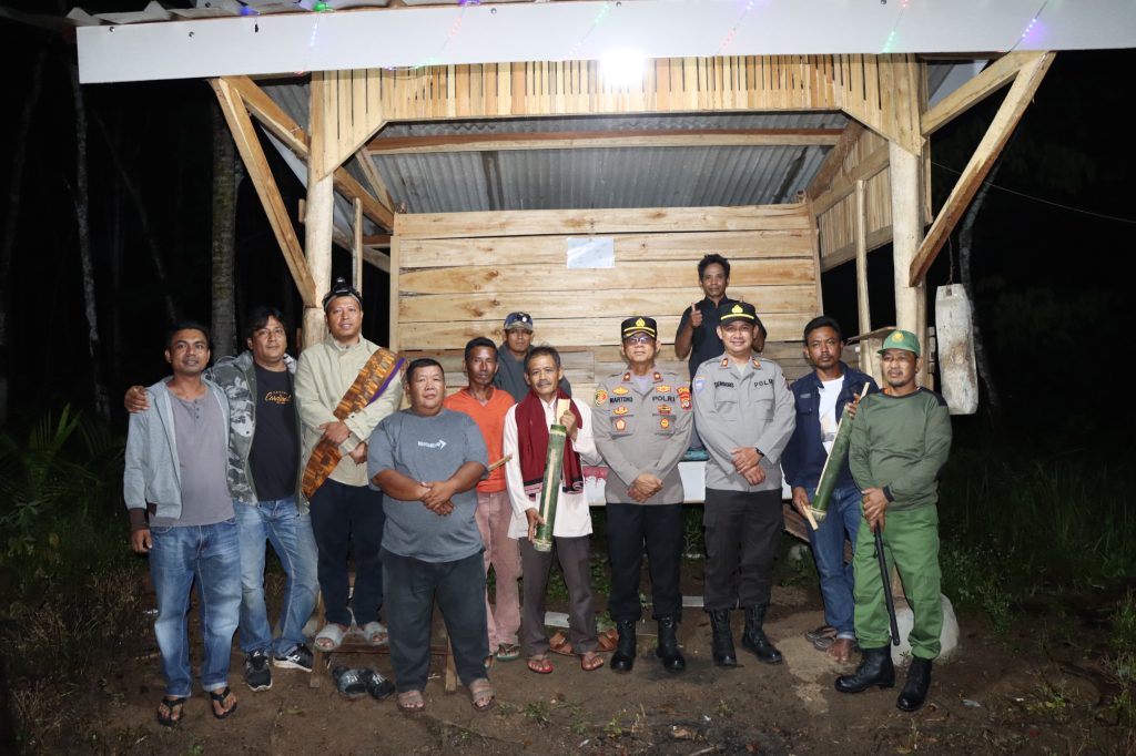 Polres Way Kanan Sambangi Pos Kamling Ajak Warga Aktif Jaga Kamtibmas