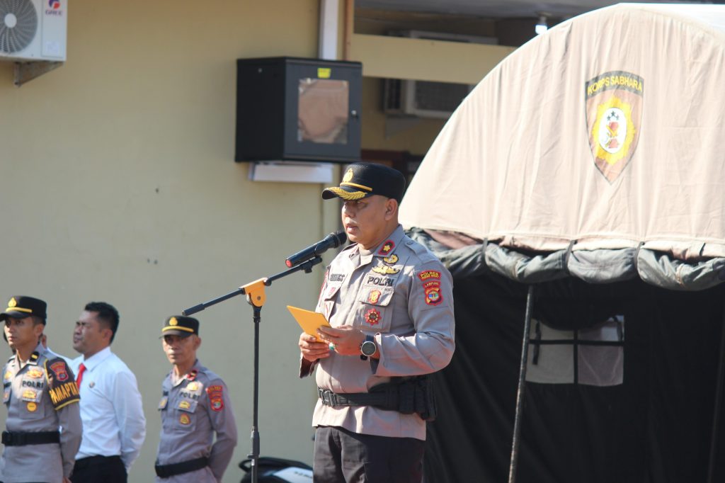 WAKAPOLRES PESISIR BARAT PIMPIN UPACARA HARI KESADARAN NASIONAL