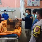 POLRES PESISIR BARAT GERAK CEPAT MEMBANTU PADAMKAN API DAN EVAKUASI SATU KORBAN KEBAKARAN RUMAH