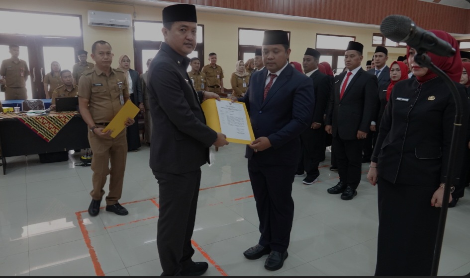 Kadisdik Lampung Lantik 51 Kepala Sekolah SMA/SMK/SLB