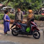 Di Antara Luka Kemiskinan dan Senyum Pengabdian: Sepasang ASN Mengetuk Pintu-Pintu Harapan, Mengabdi Hingga Menyentuh Hati