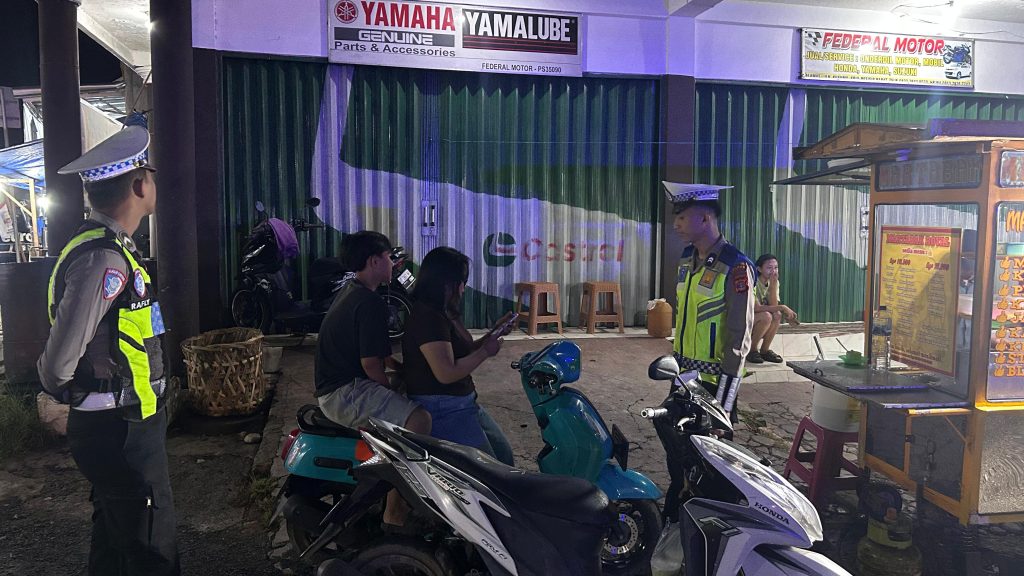 SATLANTAS POLRES PESISIR BARAT LAKSANAKAN PATROLI DIALOGIS HUMANIS