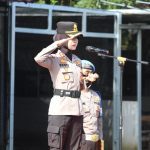 KAPOLRES PESISIR BARAT AKBP BESTIANA, S.I.K., M.M., MEMIMPIN APEL SIAGA 1 MAY DAY