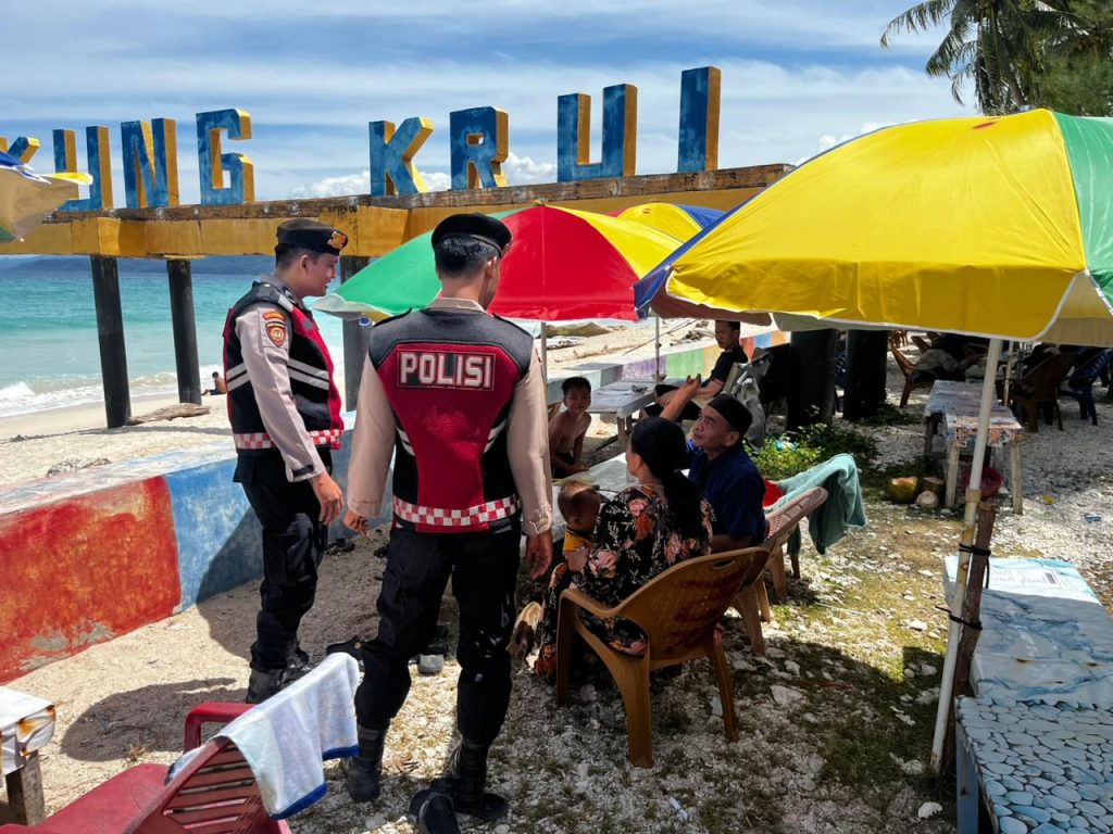 MELALUI PATROLI PREVENTIF, SAT SAMAPTA POLRES PESISIR BARAT JAGA KEAMANAN OBJEK WISATA 
