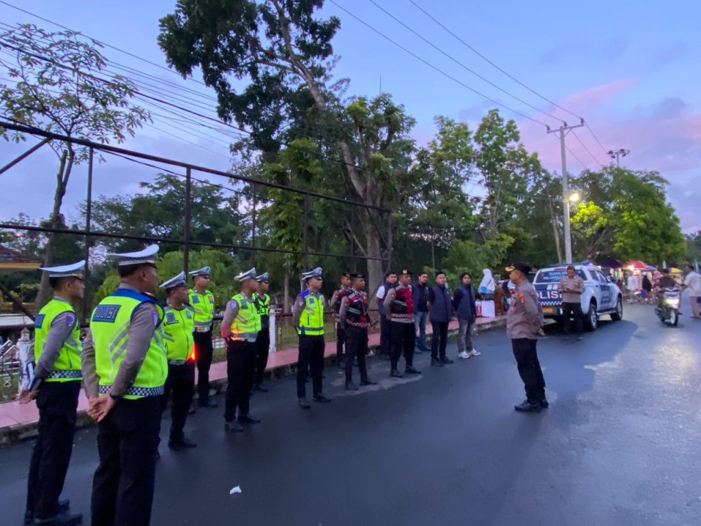Pastikan Berjalan Aman dan Lancar, Polisi Kawal Keberangkatan Calon Jamaah Haji Asal Way Kanan