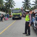 POLSEK PESISIR UTARA GELAR PENGAMANAN AKTIVITAS MASYARAKAT DI PASAR MELSOM