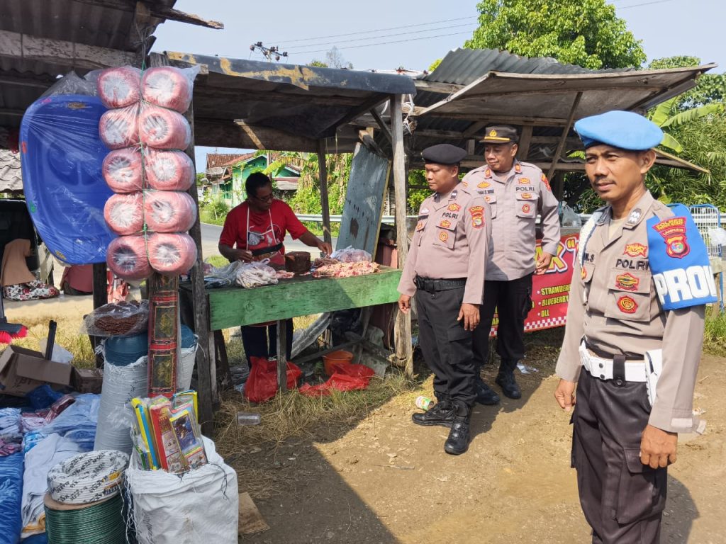 POLSEK PESISIR UTARA LAKSANAKAN MONITORING DAN PENGAMANAN PASAR PEKON KERBANG LANGGAR