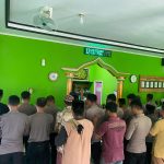POLRES PESISIR BARAT LAKSANAKAN SHALAT GHAIB UNTUK ANGGOTA POLDA LAMPUNG YANG GUGUR DALAM TUGAS