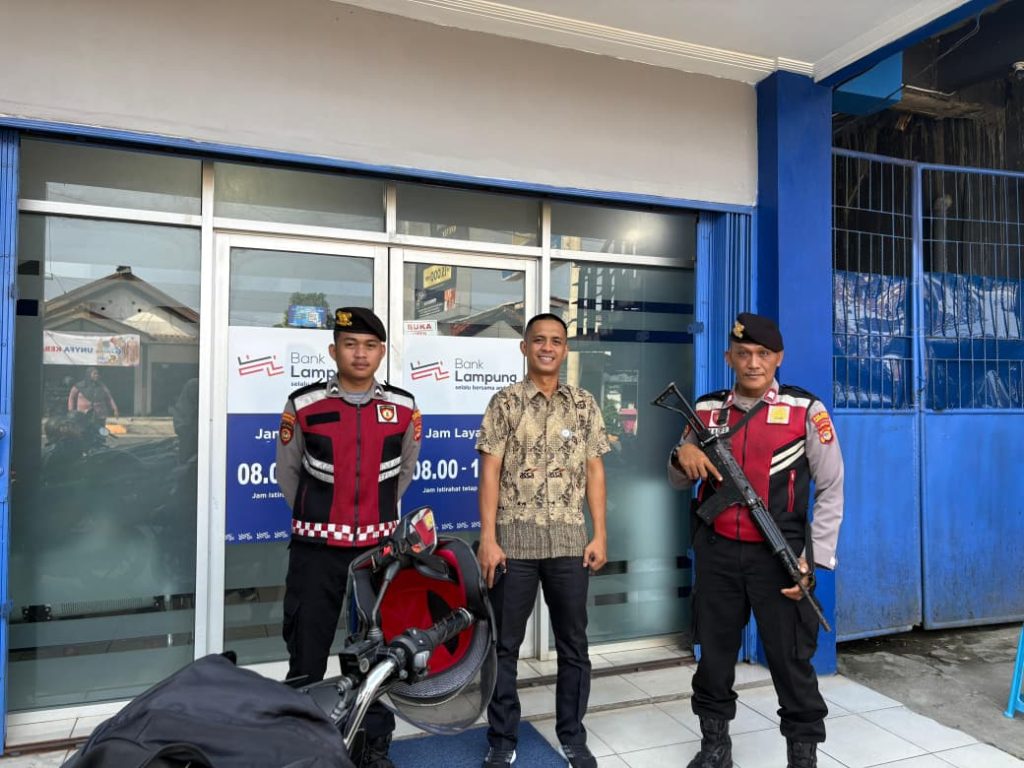 UNIT PAM OBVIT POLRES PESISIR BARAT GELAR PENGAMANAN DI BANK LAMPUNG KCP KRUI