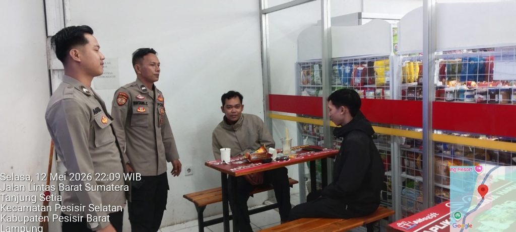 YAKINKAN MALAM KONDUSIF, POLSEK PESISIR SELATAN LAKSANAKAN PATROLI KRYD