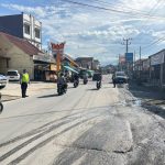 SORE DI HARI LIBUR, SATLANTAS POLRES PESISIR BARAT BERIKAN LAYANAN KEPADA MASYARAKAT