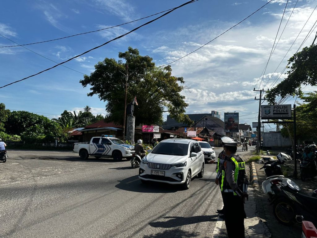 SATLANTAS POLRES PESISIR BARAT GELAR PAM RAWAN SIANG, WUJUDKAN ARUS LALIN LANCAR