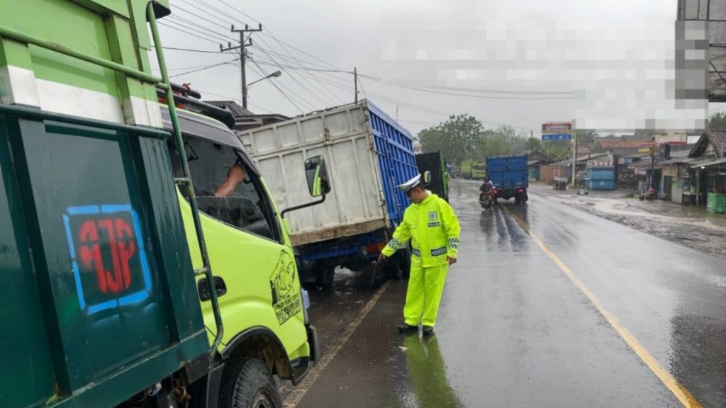 Respon Cepat 110, Polres Way Kanan Hadir Cegah Kemacetan dan Laka Lantas Bagi Pengguna Jalan