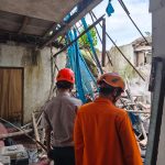 Hujan Disertai Angin Kencang Robohkan Rumah Anggota GWI di Pakusari, BPBD Jember Salurkan Bantuan