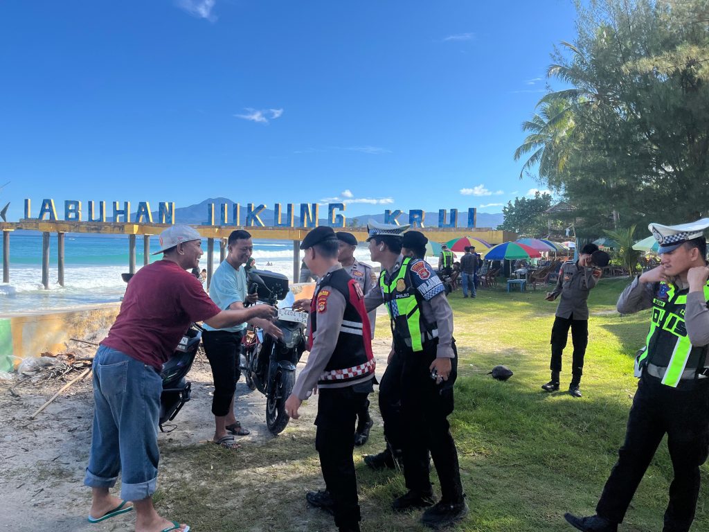 POLRES PESISIR BARAT TERJUNKAN TON SIAGA SAAT LIBUR PANJANG DALAM SUASANA IDUL ADHA 1447 H