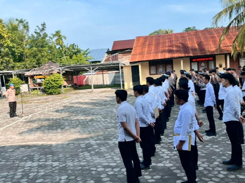 KASI PROPAM POLRES PESISIR BARAT INGATKAN SELURUH PERSONEL DILARANG LIVE STREAMING SAAT BERTUGAS