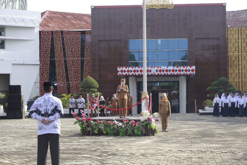 Pemkab Way Kanan Gelar Upacara Hardiknas di Lapangan Buway Pemuka