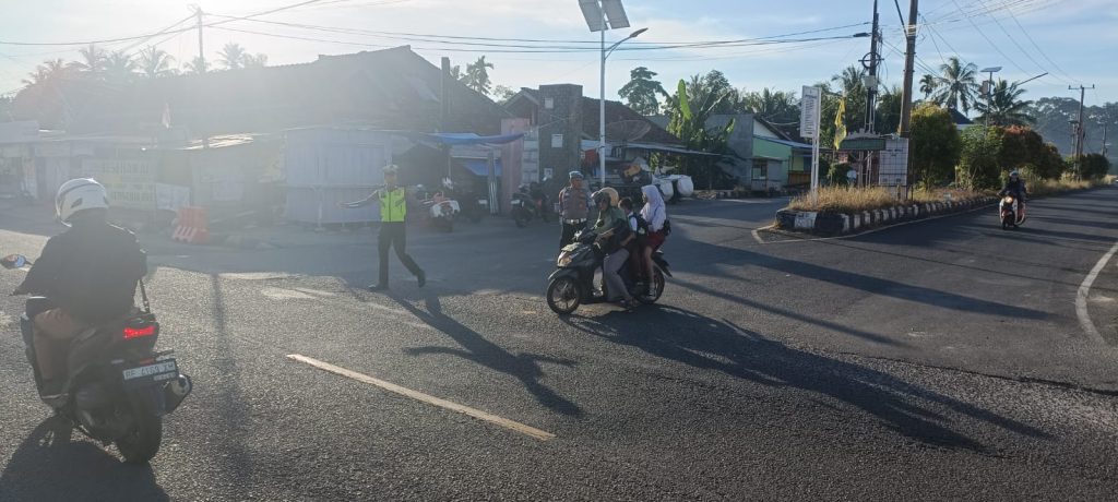 Cegah terjadinya kepadatan kendaraan pagi hari satlantas gelar pengaturan di berapa titik