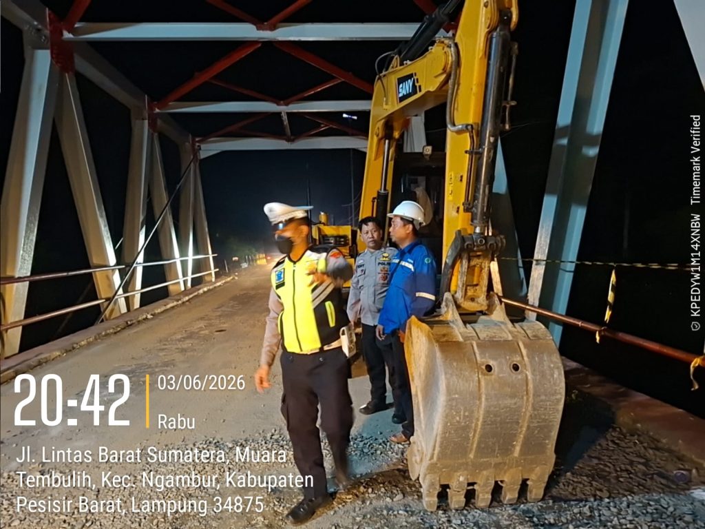 ANTISIPASI KEMACETAN, POLSEK NGARAS POLRES PESISIR BARAT GELAR KEGIATAN KRYD MALAM HARI