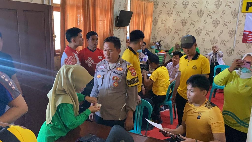 POLRES PESISIR BARAT LAKSANAKAN BAKTI KESEHATAN CEK KESEHATAN GRATIS (CKG) DAN DONOR DARAH DALAM RANGKA HARI BHAYANGKARA KE-80