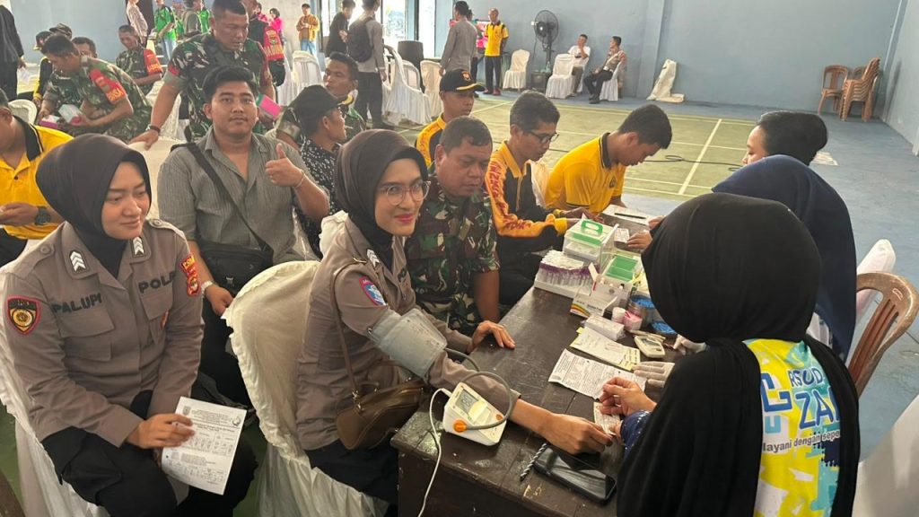 Sambut Hari Bhayangkara ke-80, Polres Way Kanan Gelar Bakti Kesehatan Donor Darah dan Sunat Massal