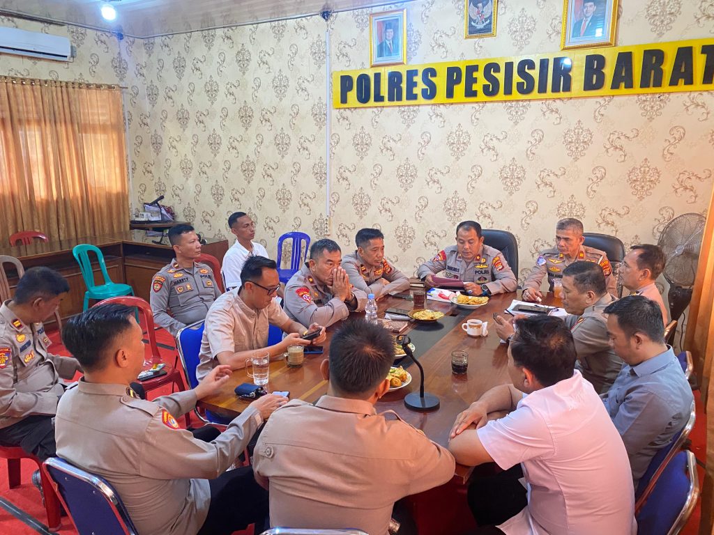 WAKAPOLRES PESISIR BARAT PIMPIN RAPAT PERSIAPAN HUT BHAYANGKARA KE-80 TAHUN 2026